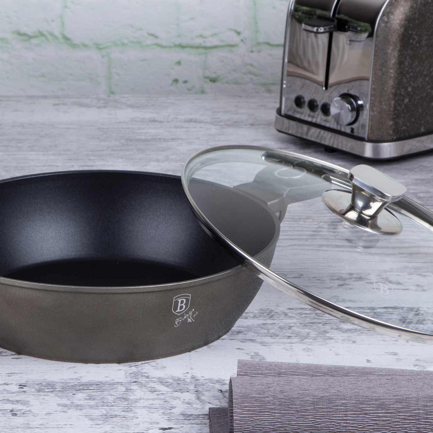 Olla Poco Profunda Con Tapa De 28 Cm