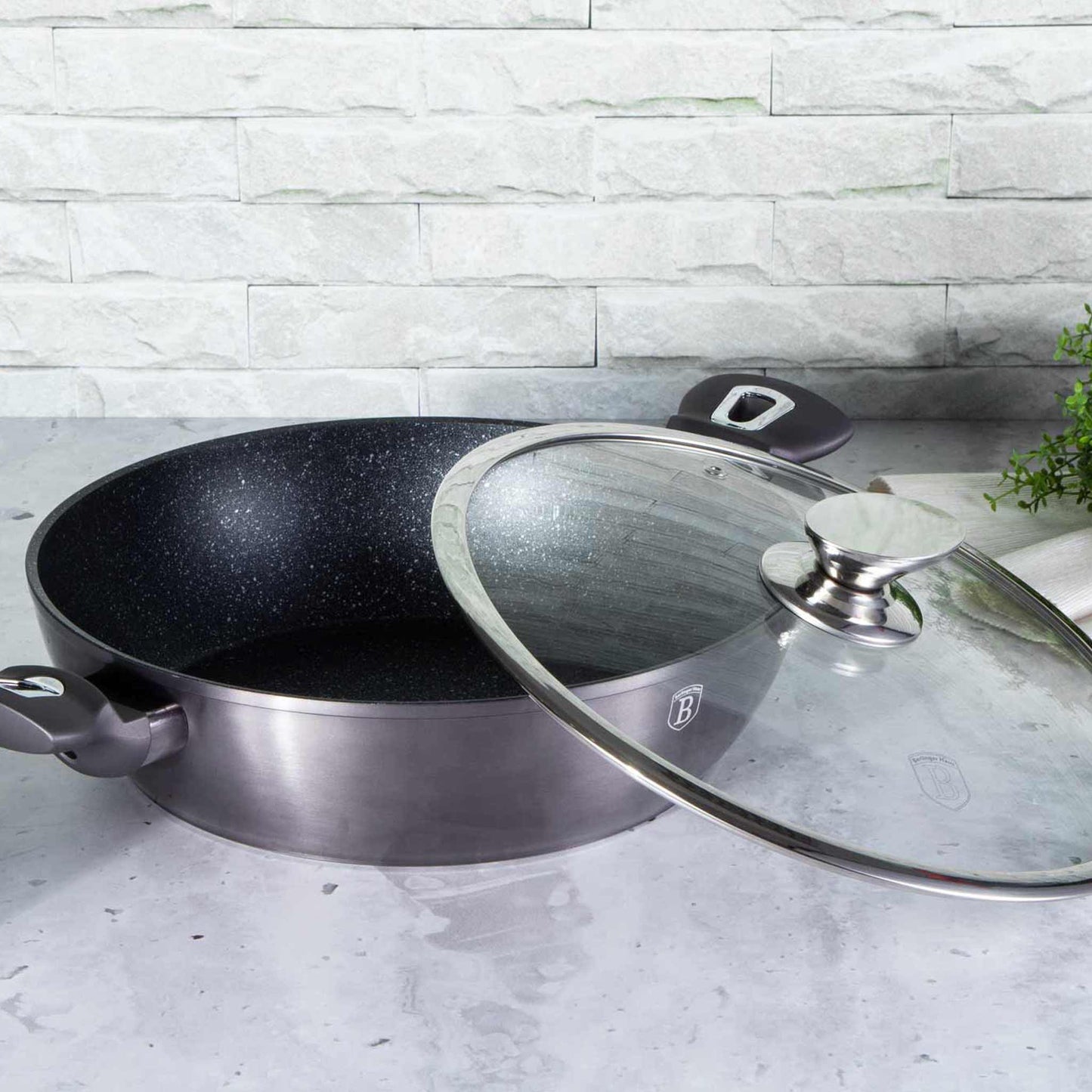 Olla Poco Profunda Con Tapa De 28 Cm